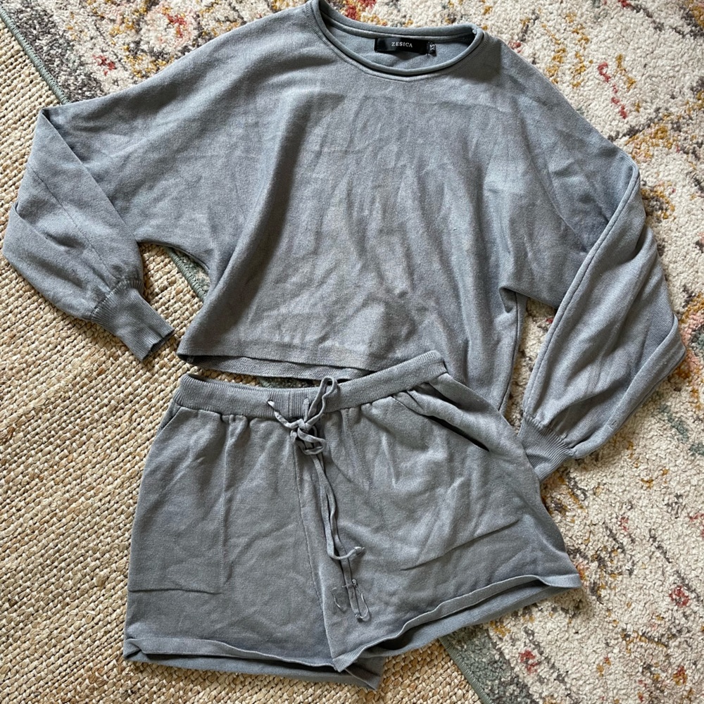 Zesica • Comfy Short Set • Size XS